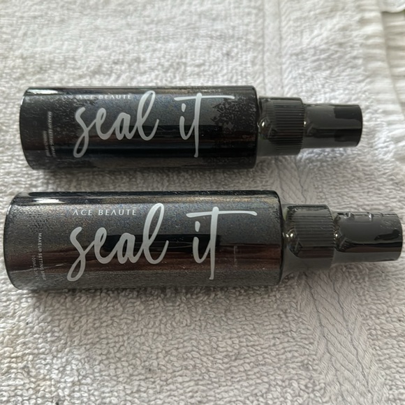 ACE BEAUTÉ
Seal It Makeup Setting Spray - Picture 3 of 3